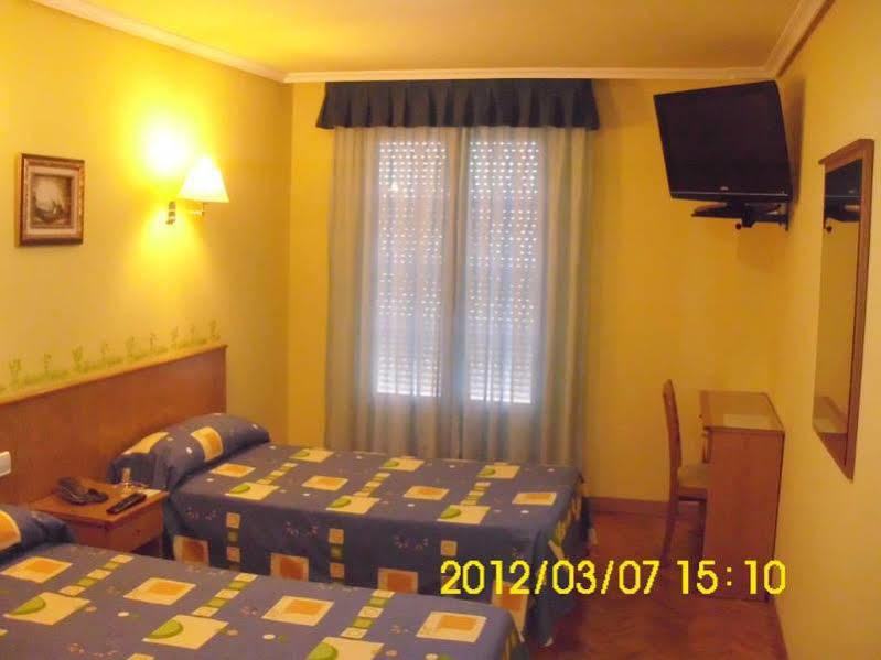 Hotel San Juan Revilla De Camargo Exteriér fotografie